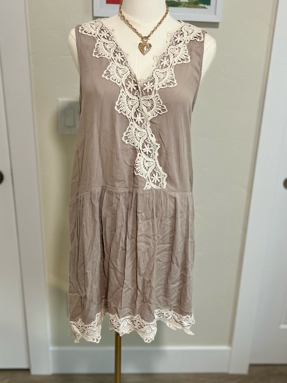 entro Taupe V-Neck Slip Dress with Cream Trim~NWT~Medium 🌷